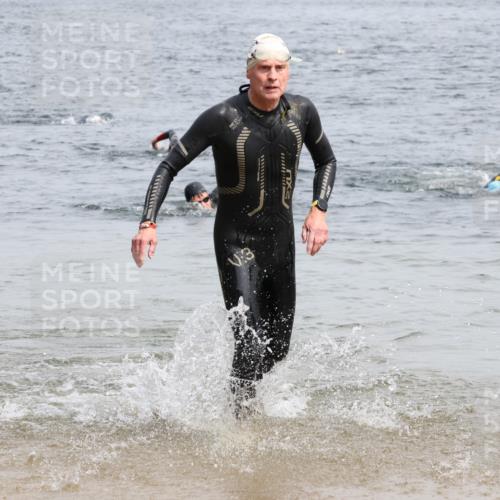 15.06.2025 - 27. Vierlanden-Triathlon Lena Gebhardt http://msf.ph/oto/8029230 15.06.2025 11:04:55 Schwimmen 803 meine-sportfotos.de