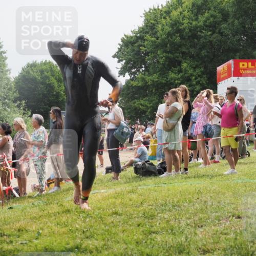 15.06.2025 - 27. Vierlanden-Triathlon KatJ http://msf.ph/oto/8029233 15.06.2025 11:04:43 Schwimmen 841, 859 meine-sportfotos.de