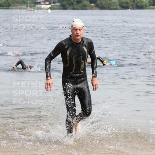 15.06.2025 - 27. Vierlanden-Triathlon Lena Gebhardt http://msf.ph/oto/8029235 15.06.2025 11:04:56 Schwimmen 803 meine-sportfotos.de