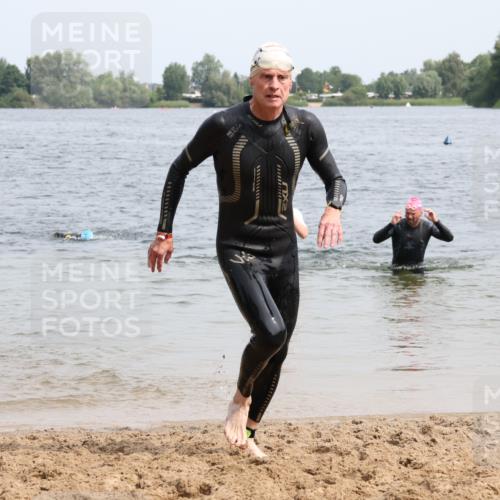 15.06.2025 - 27. Vierlanden-Triathlon Lena Gebhardt http://msf.ph/oto/8029243 15.06.2025 11:04:57 Schwimmen 803 meine-sportfotos.de