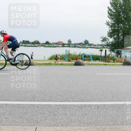 21.06.2025 - 27. Vierlanden-Triathlon H.Heesch http://msf.ph/oto/8029245 15.06.2025 11:27:06 Radfahren 205, 908, 912, 964 meine-sportfotos.de