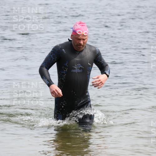 15.06.2025 - 27. Vierlanden-Triathlon Lena Gebhardt http://msf.ph/oto/8029263 15.06.2025 11:05:00 Schwimmen 673, 739, 801, 803 meine-sportfotos.de