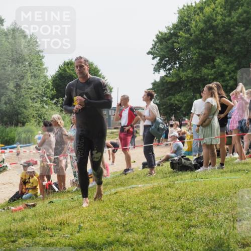 15.06.2025 - 27. Vierlanden-Triathlon KatJ http://msf.ph/oto/8029274 15.06.2025 11:04:45 Schwimmen 841, 859 meine-sportfotos.de