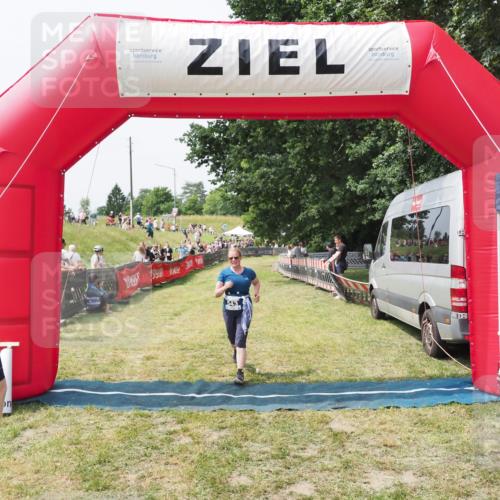 21.06.2025 - 27. Vierlanden-Triathlon MichiJ http://msf.ph/oto/8029283 15.06.2026 12:20:26 Ziel 10, 543 meine-sportfotos.de