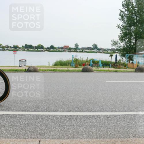 15.06.2025 - 27. Vierlanden-Triathlon H.Heesch http://msf.ph/oto/8029306 15.06.2025 10:30:20 Radfahren 38, 185, 239, 602 meine-sportfotos.de