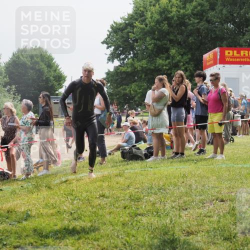 15.06.2025 - 27. Vierlanden-Triathlon KatJ http://msf.ph/oto/8029310 15.06.2025 11:05:02 Schwimmen 803 meine-sportfotos.de