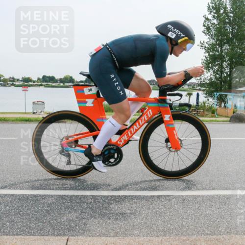 15.06.2025 - 27. Vierlanden-Triathlon H.Heesch http://msf.ph/oto/8029311 15.06.2025 10:30:21 Radfahren 38, 185, 239, 602 meine-sportfotos.de