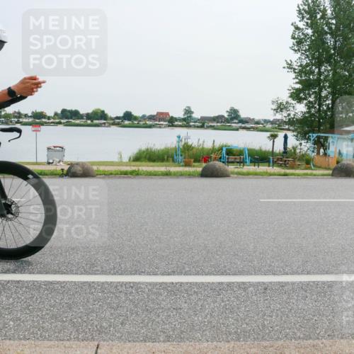 15.06.2025 - 27. Vierlanden-Triathlon H.Heesch http://msf.ph/oto/8029313 15.06.2025 10:30:23 Radfahren 38, 185, 239, 248, 515, 602 meine-sportfotos.de