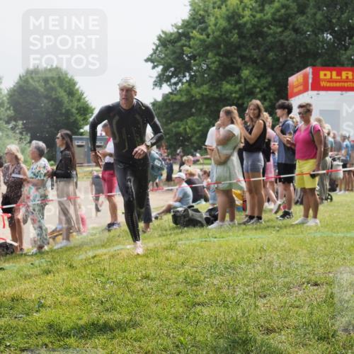 15.06.2025 - 27. Vierlanden-Triathlon KatJ http://msf.ph/oto/8029319 15.06.2025 11:05:02 Schwimmen 803 meine-sportfotos.de