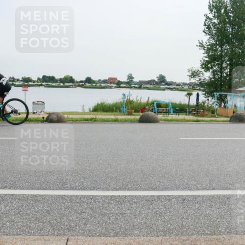 15.06.2025 - 27. Vierlanden-Triathlon H.Heesch http://msf.ph/oto/8029325 15.06.2025 10:30:25 Radfahren 239, 248, 515, 563 meine-sportfotos.de
