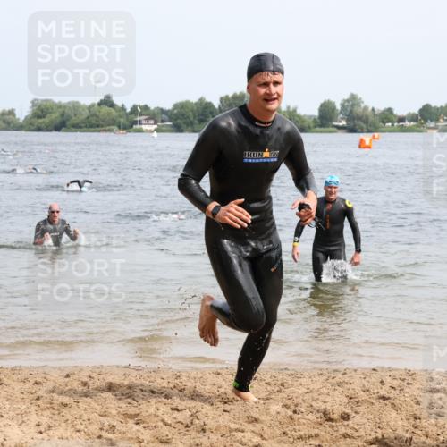 15.06.2025 - 27. Vierlanden-Triathlon Lena Gebhardt http://msf.ph/oto/8029326 15.06.2025 11:05:09 Schwimmen 673, 739, 778, 801 meine-sportfotos.de