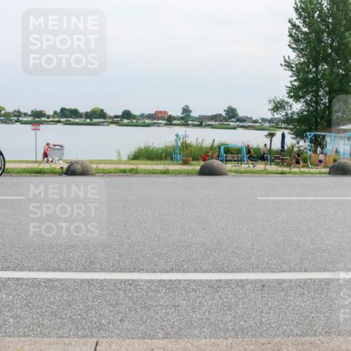 21.06.2025 - 27. Vierlanden-Triathlon H.Heesch http://msf.ph/oto/8029332 15.06.2025 11:27:10 Radfahren 205, 825 meine-sportfotos.de