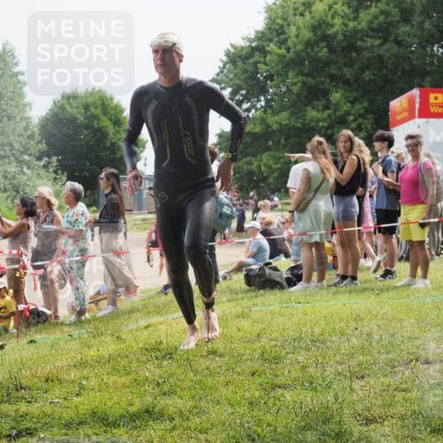 15.06.2025 - 27. Vierlanden-Triathlon KatJ http://msf.ph/oto/8029336 15.06.2025 11:05:03 Schwimmen 803 meine-sportfotos.de