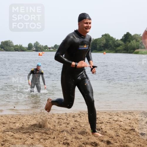 15.06.2025 - 27. Vierlanden-Triathlon Lena Gebhardt http://msf.ph/oto/8029339 15.06.2025 11:05:09 Schwimmen 673, 739, 778, 801 meine-sportfotos.de