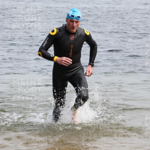 15.06.2025 - 27. Vierlanden-Triathlon Lena Gebhardt http://msf.ph/oto/8029342 15.06.2025 11:05:10 Schwimmen 673, 739, 778, 801 meine-sportfotos.de