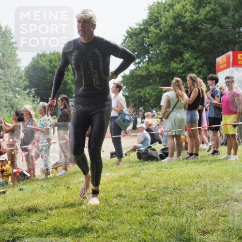 15.06.2025 - 27. Vierlanden-Triathlon KatJ http://msf.ph/oto/8029344 15.06.2025 11:05:03 Schwimmen 803 meine-sportfotos.de