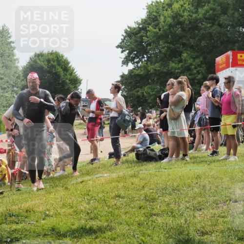 15.06.2025 - 27. Vierlanden-Triathlon KatJ http://msf.ph/oto/8029346 15.06.2025 11:05:12 Schwimmen 673, 739, 778, 801 meine-sportfotos.de