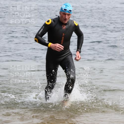 15.06.2025 - 27. Vierlanden-Triathlon Lena Gebhardt http://msf.ph/oto/8029348 15.06.2025 11:05:10 Schwimmen 673, 739, 778, 801 meine-sportfotos.de
