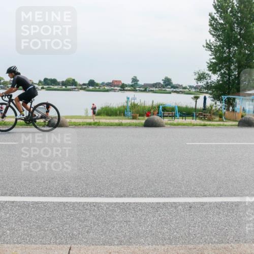 21.06.2025 - 27. Vierlanden-Triathlon H.Heesch http://msf.ph/oto/8029349 15.06.2025 11:27:16 Radfahren 825, 885, 939 meine-sportfotos.de