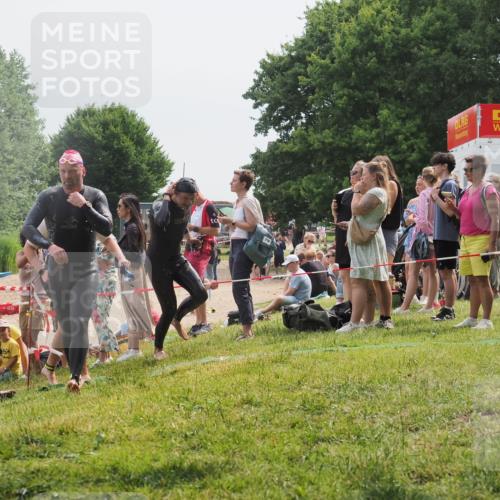 15.06.2025 - 27. Vierlanden-Triathlon KatJ http://msf.ph/oto/8029350 15.06.2025 11:05:12 Schwimmen 673, 739, 778, 801 meine-sportfotos.de
