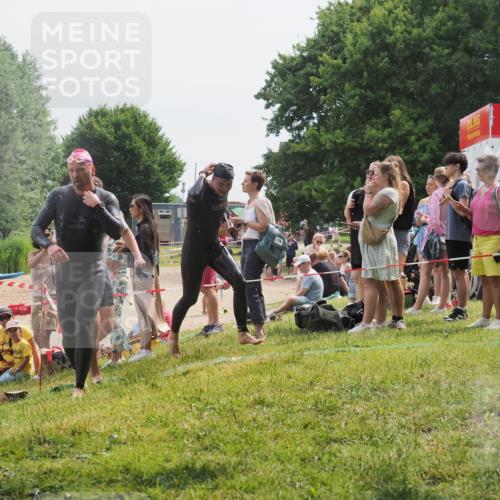 15.06.2025 - 27. Vierlanden-Triathlon KatJ http://msf.ph/oto/8029352 15.06.2025 11:05:12 Schwimmen 673, 739, 778, 801 meine-sportfotos.de