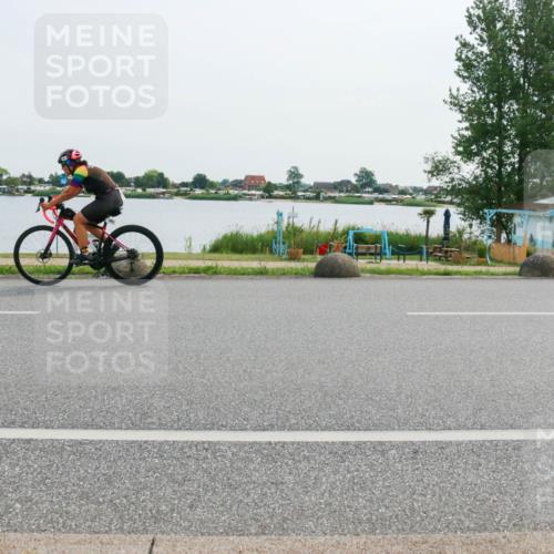 15.06.2025 - 27. Vierlanden-Triathlon H.Heesch http://msf.ph/oto/8029355 15.06.2025 10:30:26 Radfahren 239, 248, 515, 563 meine-sportfotos.de