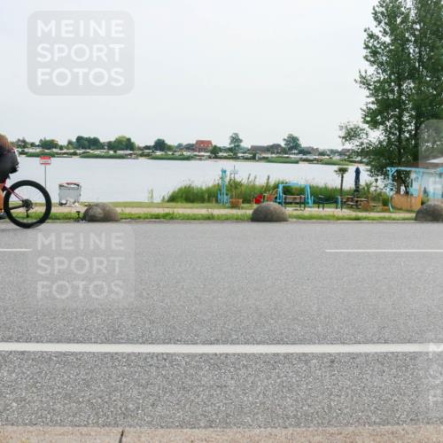 15.06.2025 - 27. Vierlanden-Triathlon H.Heesch http://msf.ph/oto/8029358 15.06.2025 10:30:27 Radfahren 239, 248, 515, 563 meine-sportfotos.de