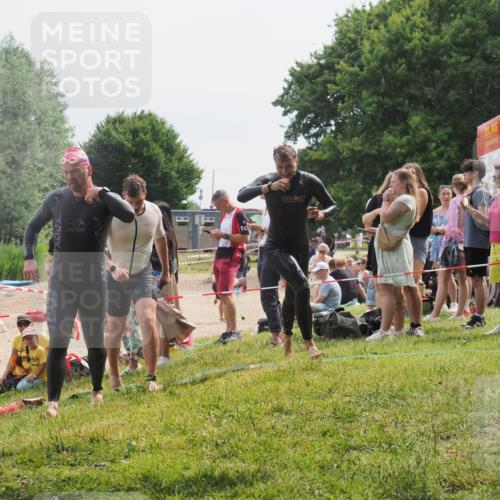 15.06.2025 - 27. Vierlanden-Triathlon KatJ http://msf.ph/oto/8029365 15.06.2025 11:05:12 Schwimmen 673, 739, 778, 801 meine-sportfotos.de