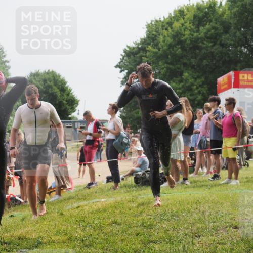 15.06.2025 - 27. Vierlanden-Triathlon KatJ http://msf.ph/oto/8029380 15.06.2025 11:05:13 Schwimmen 673, 739, 778, 801 meine-sportfotos.de