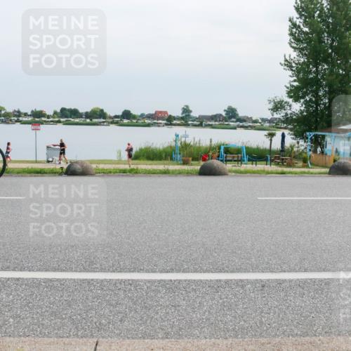 21.06.2025 - 27. Vierlanden-Triathlon H.Heesch http://msf.ph/oto/8029382 15.06.2025 11:27:16 Radfahren 825, 885, 939 meine-sportfotos.de
