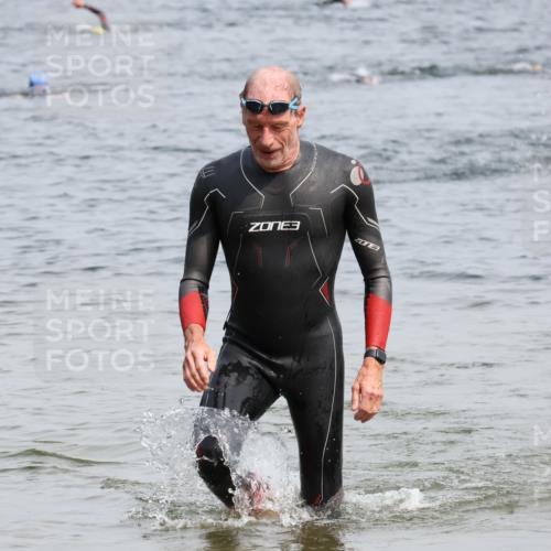 15.06.2025 - 27. Vierlanden-Triathlon Lena Gebhardt http://msf.ph/oto/8029390 15.06.2025 11:05:15 Schwimmen 673, 739, 778, 801, 866 meine-sportfotos.de