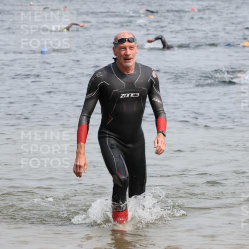 15.06.2025 - 27. Vierlanden-Triathlon Lena Gebhardt http://msf.ph/oto/8029395 15.06.2025 11:05:17 Schwimmen 673, 739, 778, 801, 866 meine-sportfotos.de