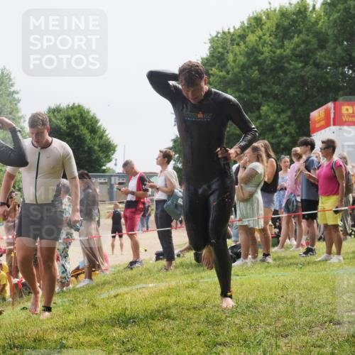15.06.2025 - 27. Vierlanden-Triathlon KatJ http://msf.ph/oto/8029398 15.06.2025 11:05:14 Schwimmen 673, 739, 778, 801 meine-sportfotos.de