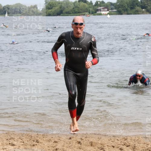 15.06.2025 - 27. Vierlanden-Triathlon Lena Gebhardt http://msf.ph/oto/8029399 15.06.2025 11:05:20 Schwimmen 778, 840, 866 meine-sportfotos.de
