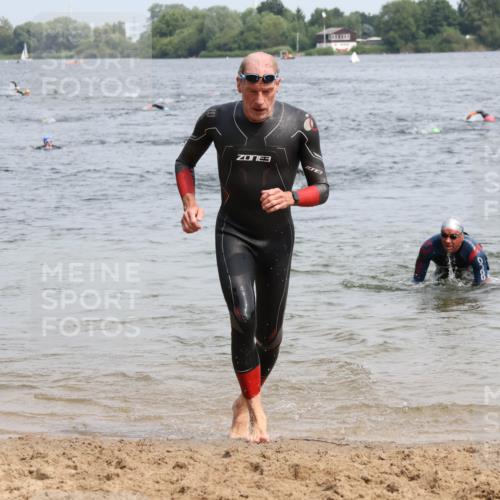 15.06.2025 - 27. Vierlanden-Triathlon Lena Gebhardt http://msf.ph/oto/8029403 15.06.2025 11:05:20 Schwimmen 778, 840, 866 meine-sportfotos.de