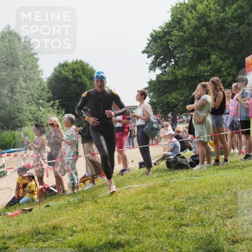 15.06.2025 - 27. Vierlanden-Triathlon KatJ http://msf.ph/oto/8029404 15.06.2025 11:05:17 Schwimmen 673, 739, 778, 801 meine-sportfotos.de