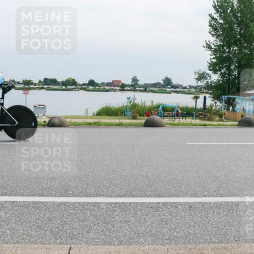 21.06.2025 - 27. Vierlanden-Triathlon H.Heesch http://msf.ph/oto/8029405 15.06.2025 11:27:26 Radfahren 251, 767 meine-sportfotos.de