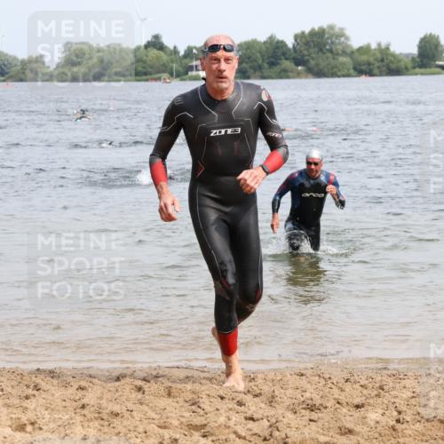 15.06.2025 - 27. Vierlanden-Triathlon Lena Gebhardt http://msf.ph/oto/8029409 15.06.2025 11:05:20 Schwimmen 778, 840, 866 meine-sportfotos.de