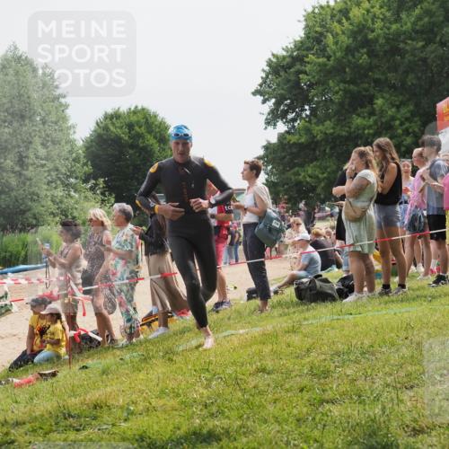 15.06.2025 - 27. Vierlanden-Triathlon KatJ http://msf.ph/oto/8029410 15.06.2025 11:05:17 Schwimmen 673, 739, 778, 801 meine-sportfotos.de