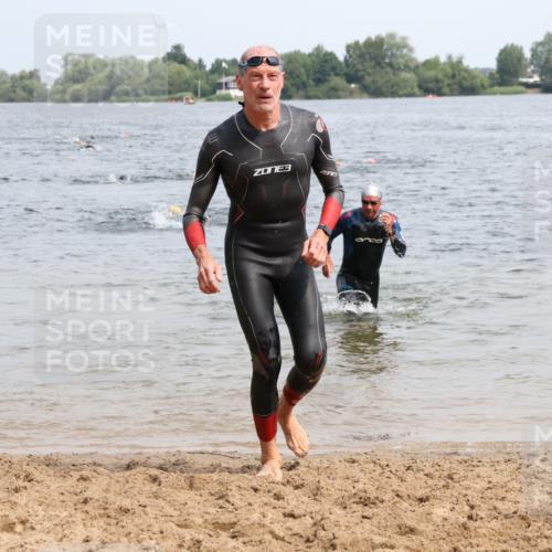 15.06.2025 - 27. Vierlanden-Triathlon Lena Gebhardt http://msf.ph/oto/8029415 15.06.2025 11:05:21 Schwimmen 778, 840, 866 meine-sportfotos.de