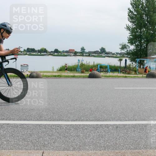 21.06.2025 - 27. Vierlanden-Triathlon H.Heesch http://msf.ph/oto/8029420 15.06.2025 11:27:37 Radfahren 47, 84, 650, 979 meine-sportfotos.de