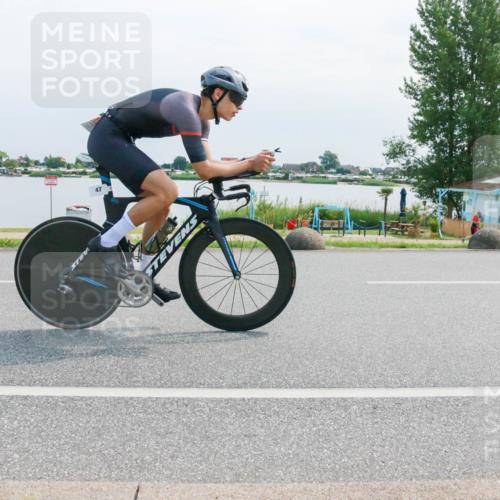 21.06.2025 - 27. Vierlanden-Triathlon H.Heesch http://msf.ph/oto/8029421 15.06.2025 11:27:37 Radfahren 47, 84, 650, 979 meine-sportfotos.de