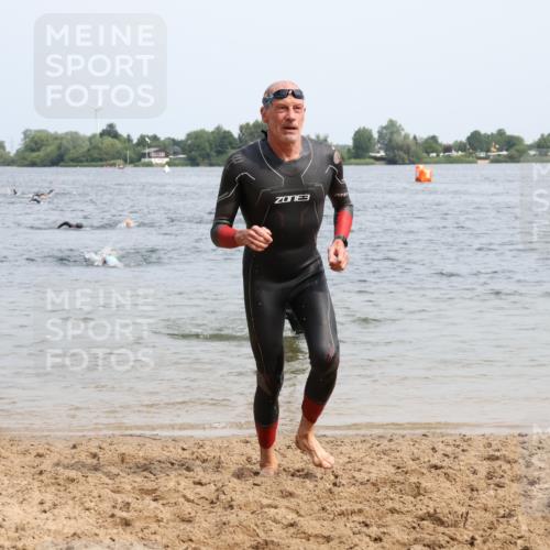 15.06.2025 - 27. Vierlanden-Triathlon Lena Gebhardt http://msf.ph/oto/8029423 15.06.2025 11:05:21 Schwimmen 778, 840, 866 meine-sportfotos.de