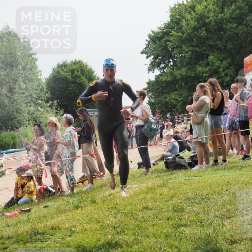 15.06.2025 - 27. Vierlanden-Triathlon KatJ http://msf.ph/oto/8029428 15.06.2025 11:05:18 Schwimmen 673, 739, 778, 801 meine-sportfotos.de
