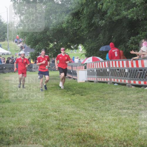 21.06.2025 - 27. Vierlanden-Triathlon KatJ http://msf.ph/oto/8029431 15.06.2025 13:35:07 Ziel 954 meine-sportfotos.de