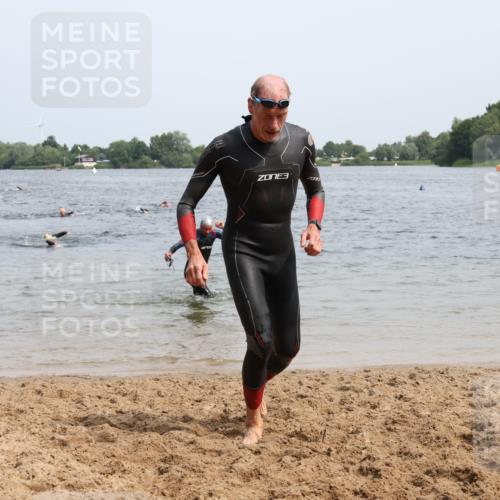 15.06.2025 - 27. Vierlanden-Triathlon Lena Gebhardt http://msf.ph/oto/8029434 15.06.2025 11:05:22 Schwimmen 778, 840, 866 meine-sportfotos.de