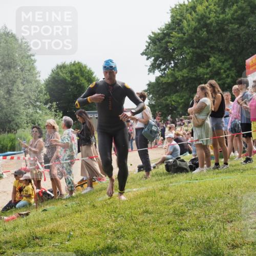 15.06.2025 - 27. Vierlanden-Triathlon KatJ http://msf.ph/oto/8029435 15.06.2025 11:05:18 Schwimmen 673, 739, 778, 801 meine-sportfotos.de