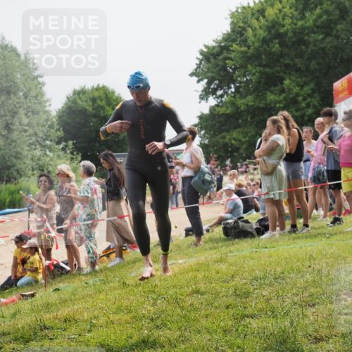 15.06.2025 - 27. Vierlanden-Triathlon KatJ http://msf.ph/oto/8029438 15.06.2025 11:05:18 Schwimmen 673, 739, 778, 801 meine-sportfotos.de