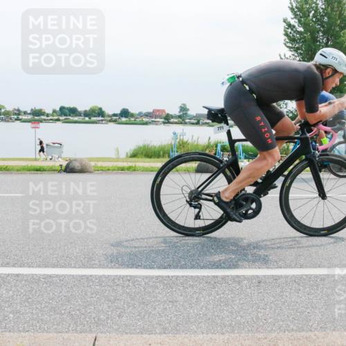 21.06.2025 - 27. Vierlanden-Triathlon H.Heesch http://msf.ph/oto/8029443 15.06.2025 11:27:50 Radfahren 757, 771, 826 meine-sportfotos.de