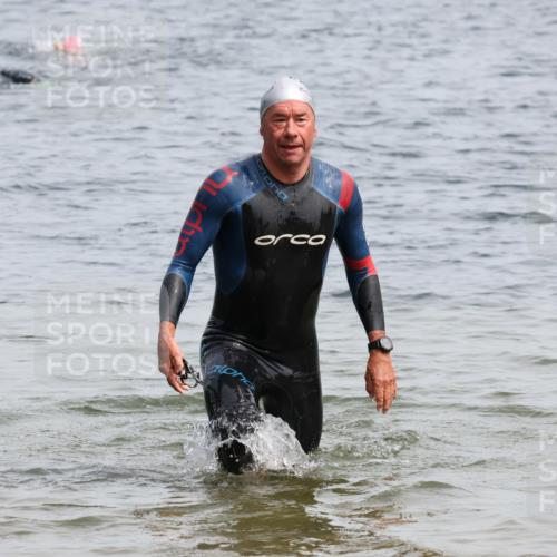 15.06.2025 - 27. Vierlanden-Triathlon Lena Gebhardt http://msf.ph/oto/8029445 15.06.2025 11:05:24 Schwimmen 778, 840, 866 meine-sportfotos.de